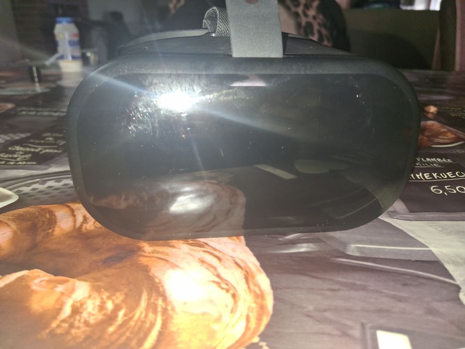 Vr очила в които се слага телефон