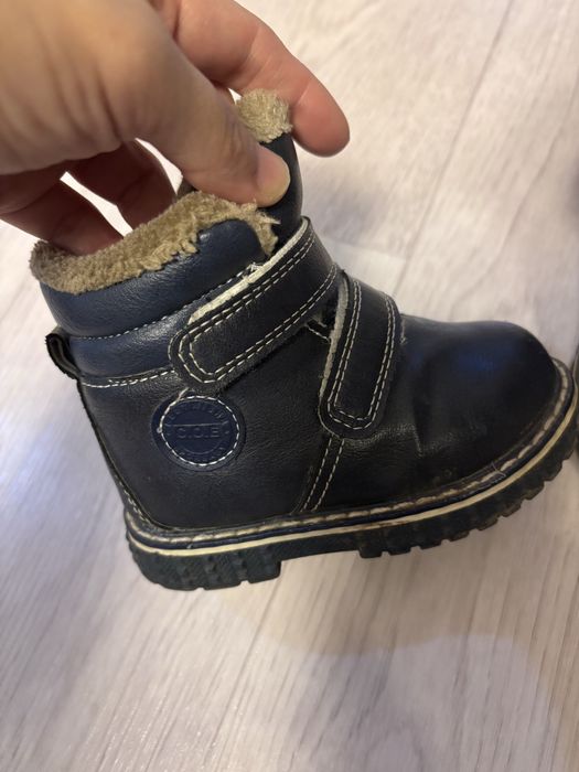 Продам детский зимний обувь