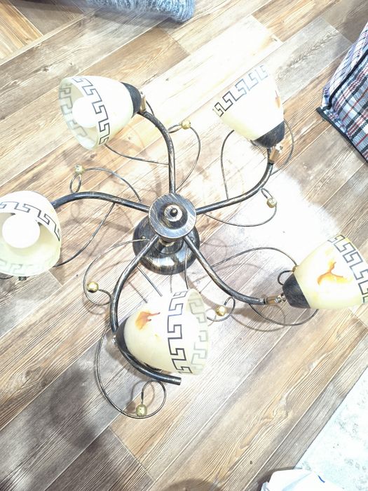 Срочно ! Продам люстру , в отличном состоянии