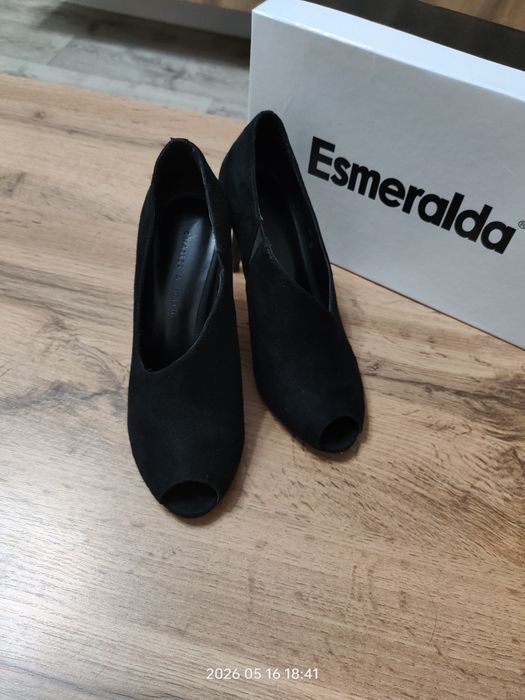 Изумительно-элегантные туфли из замши от бренда Charles &  Keith, 36 р