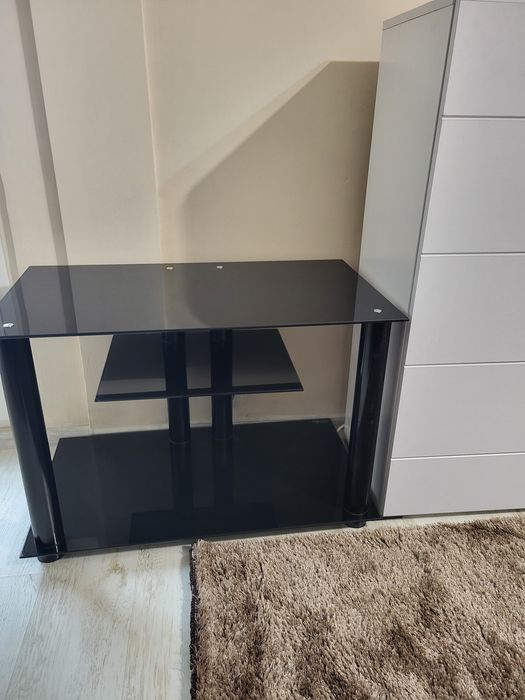 ТВ маса от стъкло