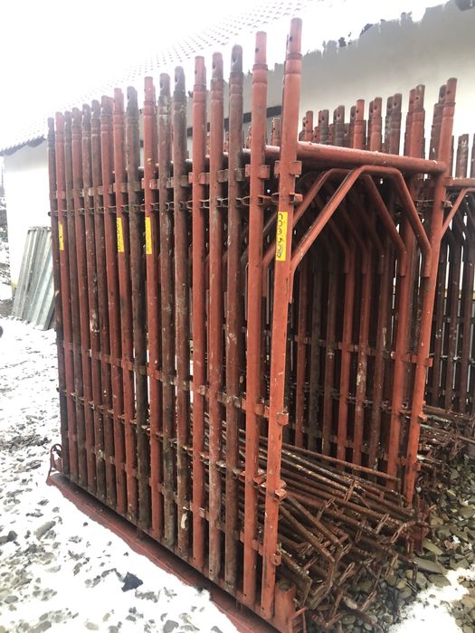 Inchiriez popi metalici si schela