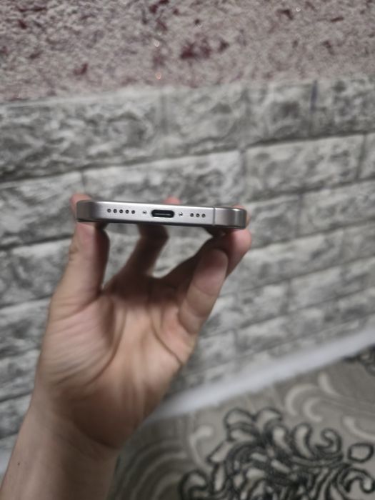 Iphone 15 pro natural