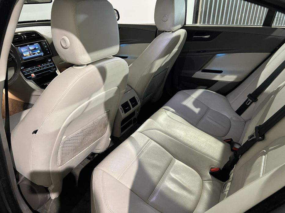 VÂND JAGUAR XE 2.0d Pure | 2016 | Automat | Diesel | 163 CP