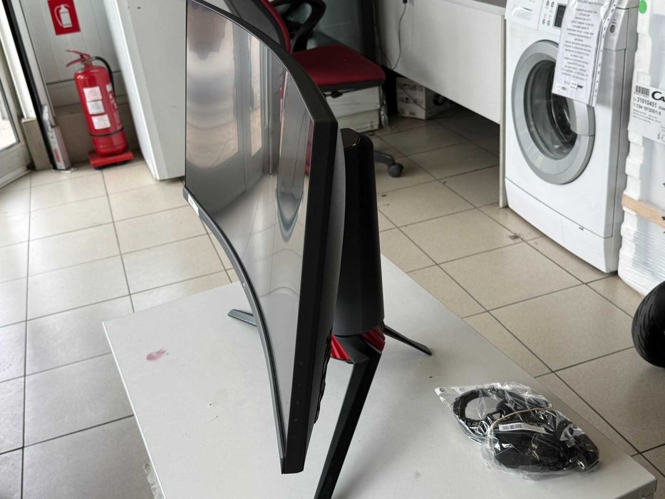 Геймърски монитор ASUS XG35VQ