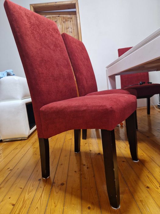 Трапезна маса със столове