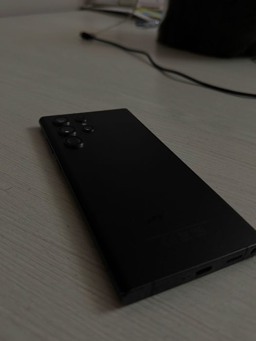 Продам Samsung Galaxy S22 Ultra