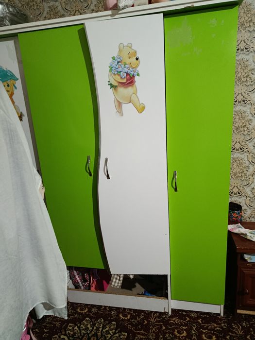 Divan va shfaner yotoq uchun eng kerakli jihozlar