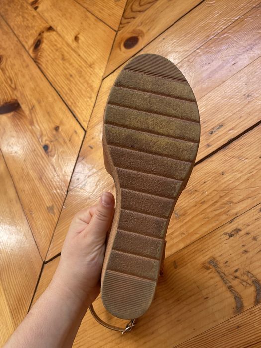 Кафяви кожени сандали на платформа