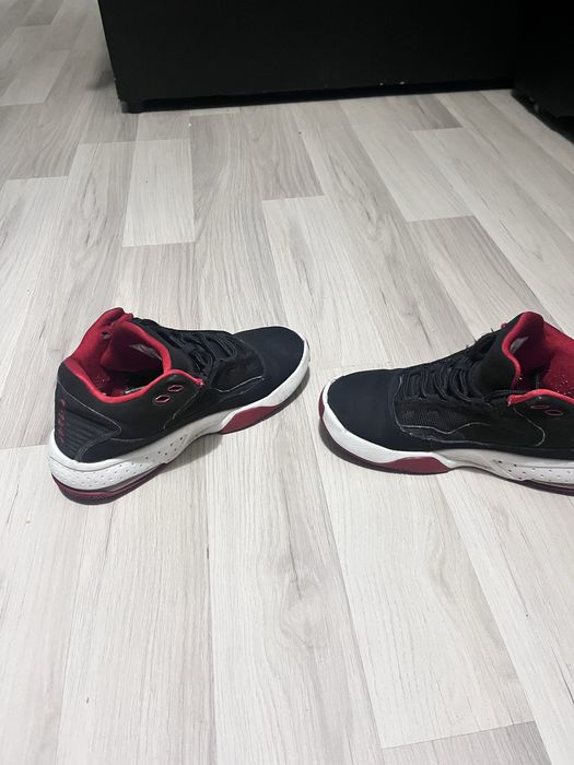 Jordan max aura 2
