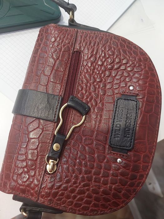 Продам кожаную сумку.