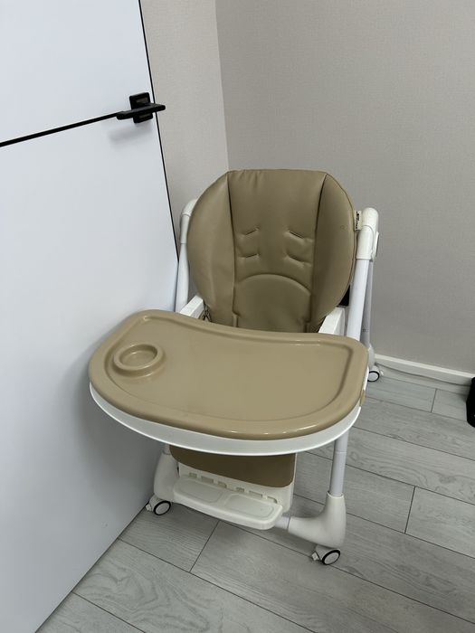 Продам детский обеденный столик