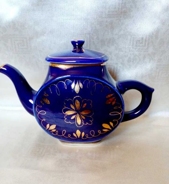 Чайники фарфоровые Гжель