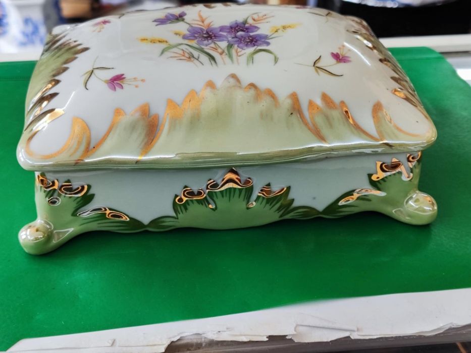 Порцеланова кутия сип