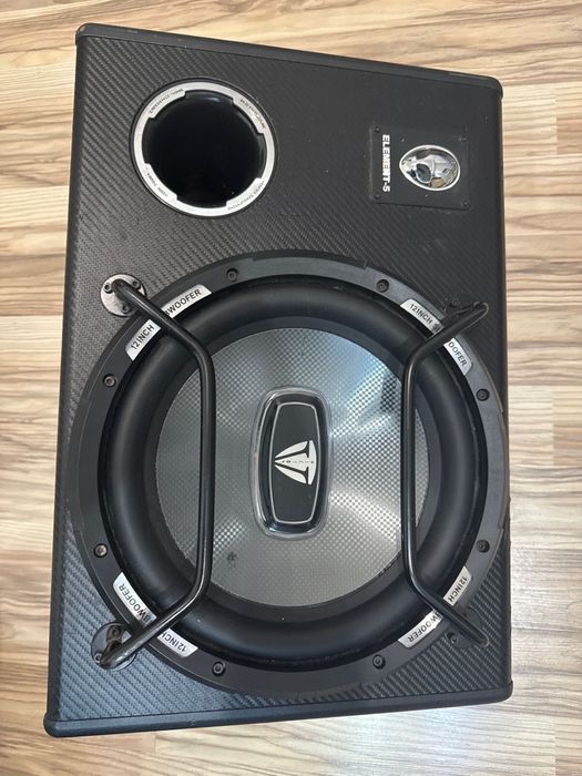 автомобильный сабвуфер Element-5 (12”) с встроенным усилителем.