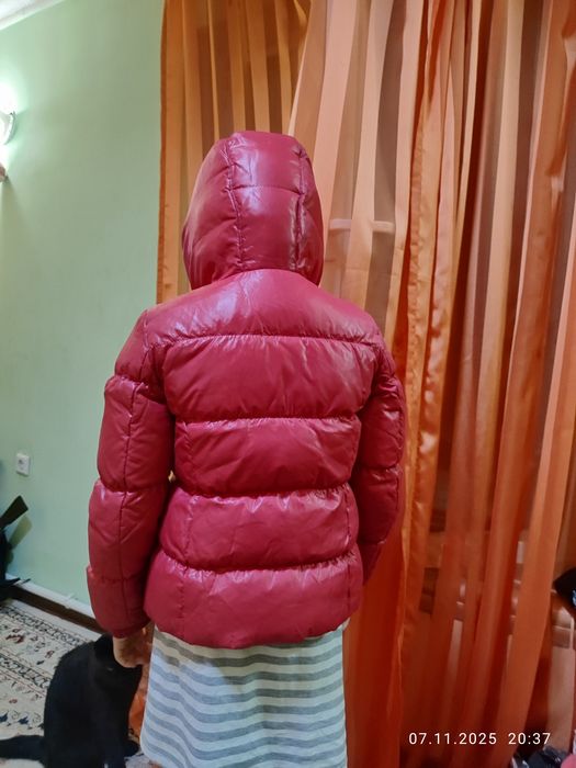 Продам зимние куртки для девочек