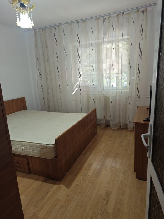 Închiriez apartament
