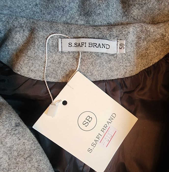 Новое стильное светло-серое пальто