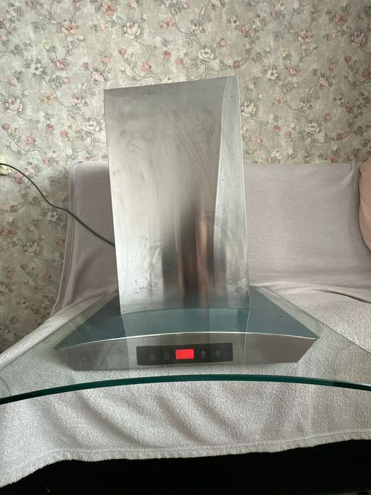 Продам вытяжку кухонную