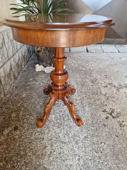 Антикварна страхотна английска дървена масичка с интарзия