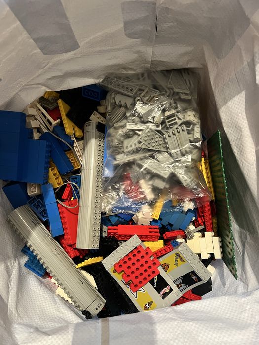 Vand lego 5,7 kg . 350 lei