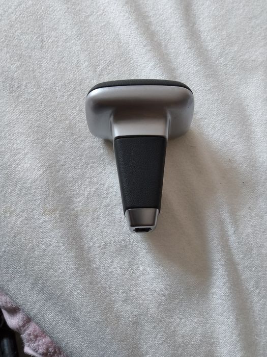 Ручка акпп жана ұсталмаған.