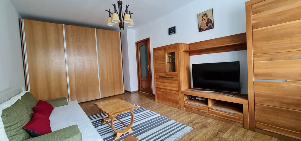 Ap. 2 camere zona Spital si Sc. 2 cu loc de parcare