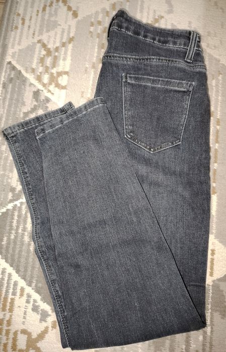 Продам женские джинсы