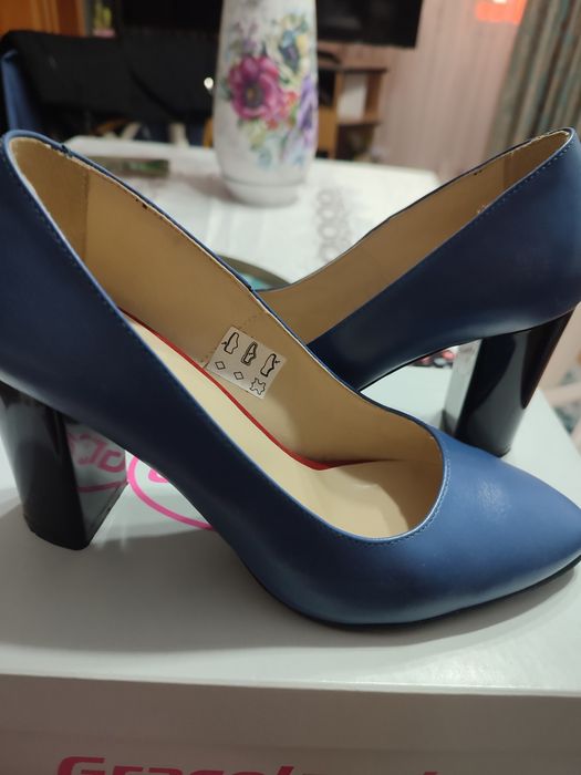 Pantofi de piele mărimea 37