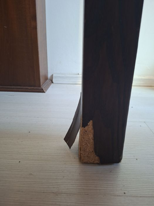 Masa extensibila si scaune (tapitate cu piele naturala)
