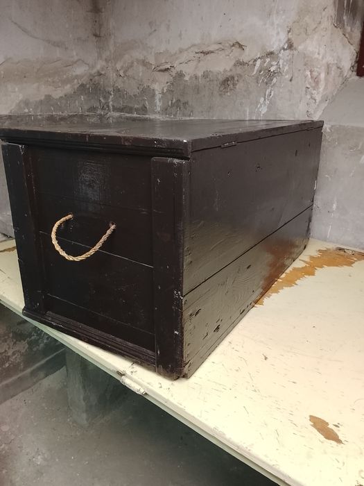 Реновиран дървен сандък