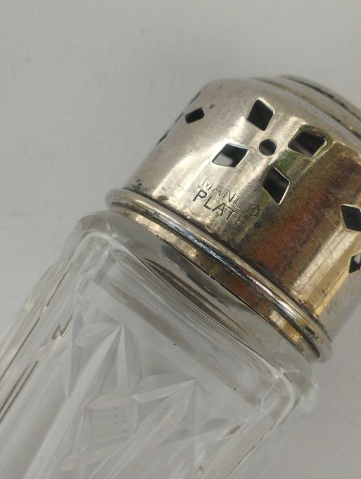 Винтидж английски шейкъри за сол, пудра захар или канела. 25 и 35 лв.