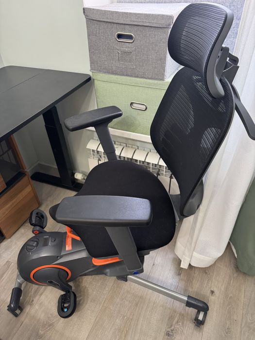 Офисное кресло ортопедическое, комбинированное с велотренажером