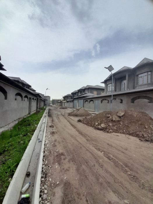 Продаётся  Коттеджный сергили бобур махалла  напротив машина ба