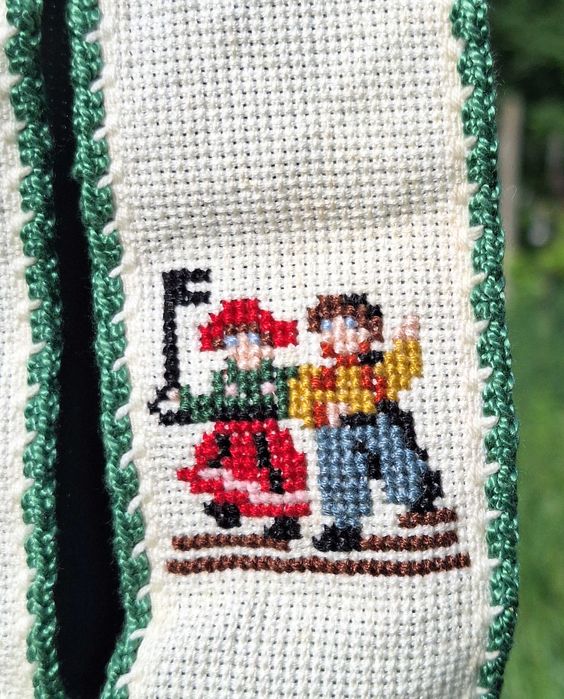 Vând decor, cusut pe etamină, folosit pentru ”bun venit în casă”