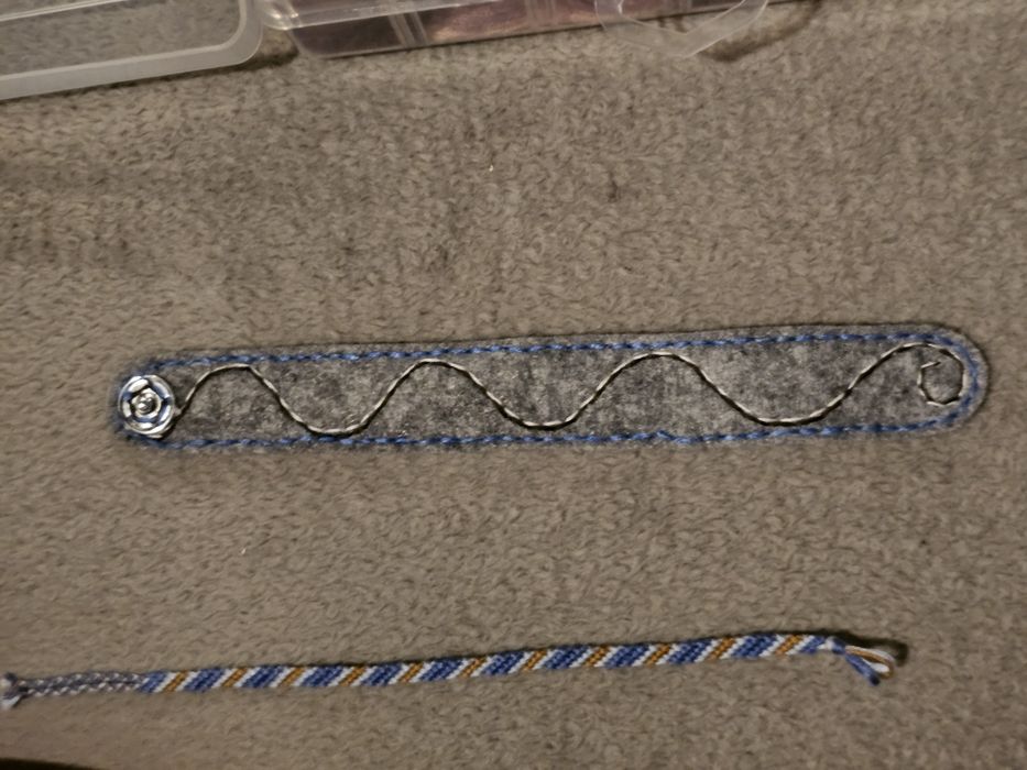 Bratara cusuta din fetru. Original handmade