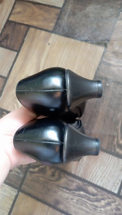 Туфли 36 размер. Качество отличное. Каблук очень удобный.