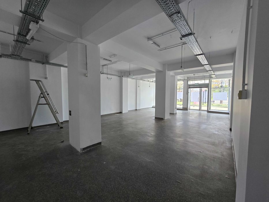 Spatiu comercial de inchiriat intersectia Sanitas