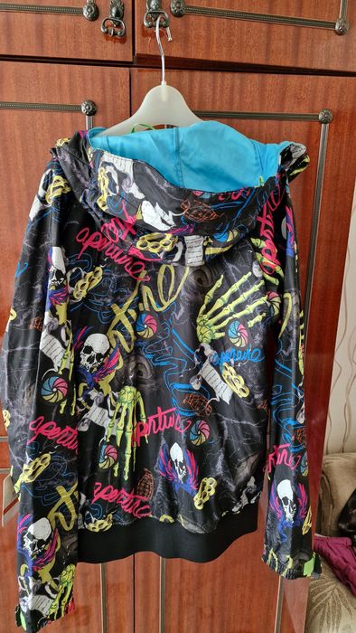 Продам куртку новую