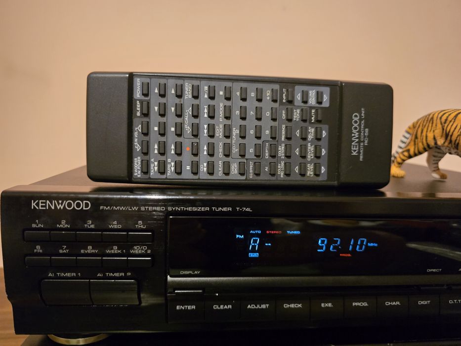 Kenwood A-54. Amplificator și tuner. Cota: L-36 cm. Preț fix !