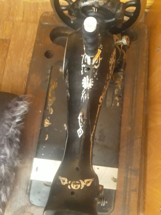 Продам швейную машинку