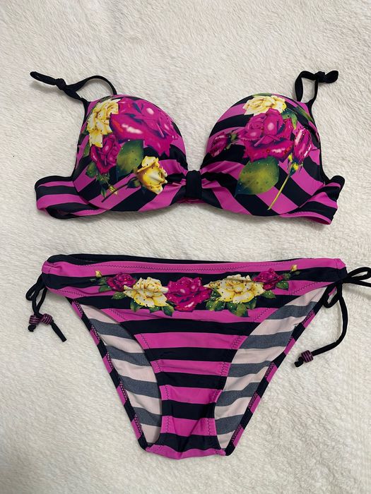 Цветни бански…..