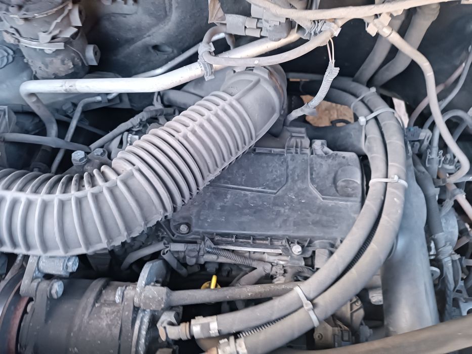 Продавам Опел Мовано на части