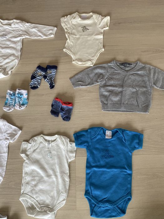 Vand lot haine baieti(1-2 luni) superbe.