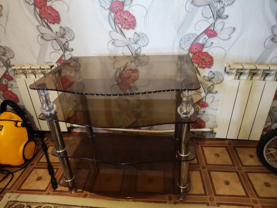 Продам стеклянный столик самовывоз!