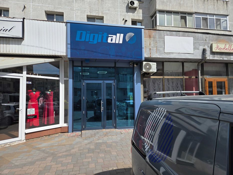 Vand Spatiu Comercial Stradal