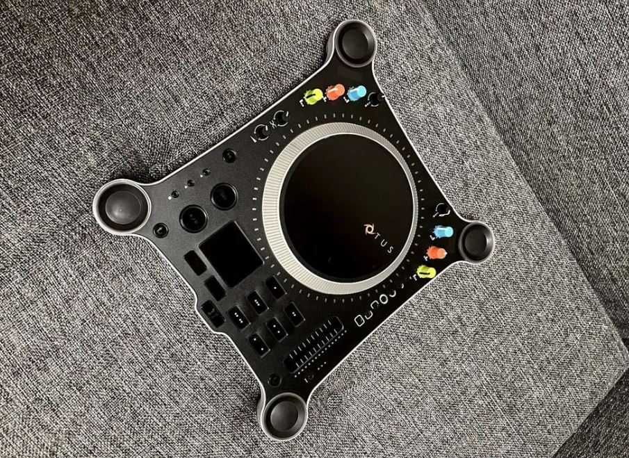 EKS Otus DJ MIDI-контроллер с аудио картой