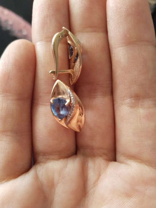 Продам золотые серьги 585 проба