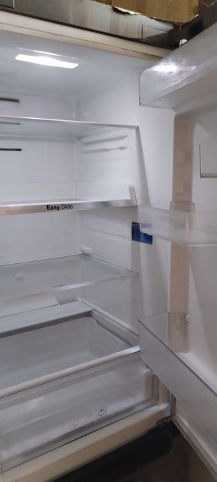 продаёт холодильник