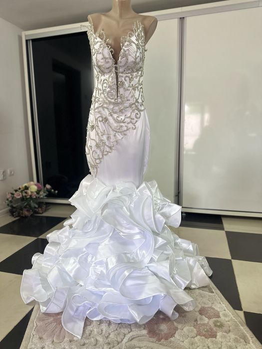 Rochie de mireasa ajustabila + crinolina si voal se potriveste unui ML